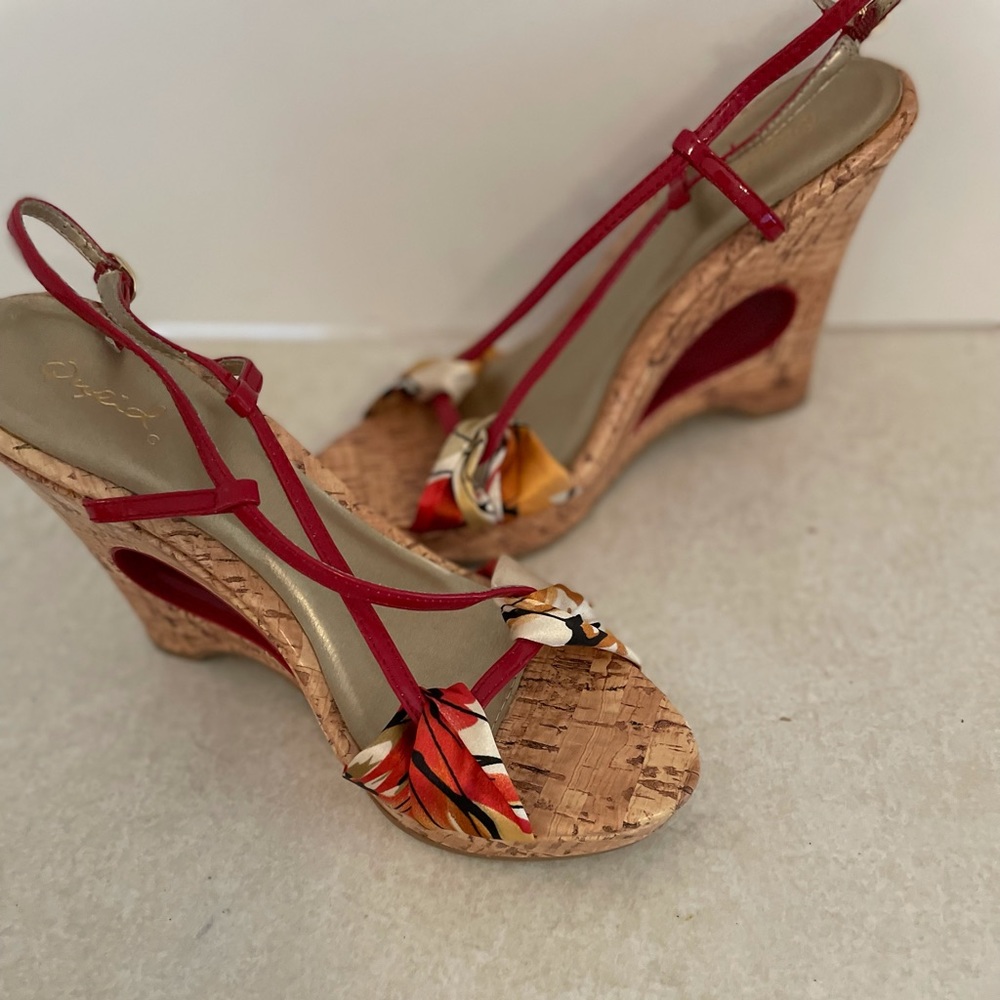 Qupid red wedge sandals